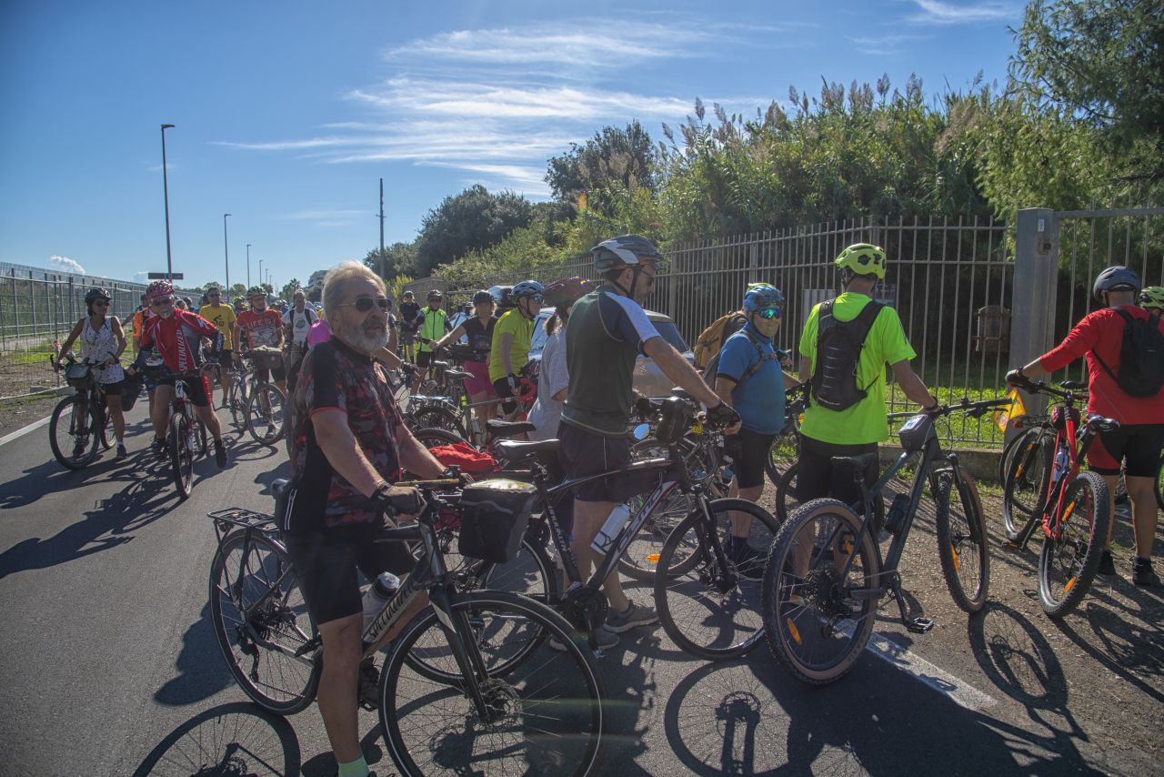 Pedala, che Enea ti guarda (e magari sorride)